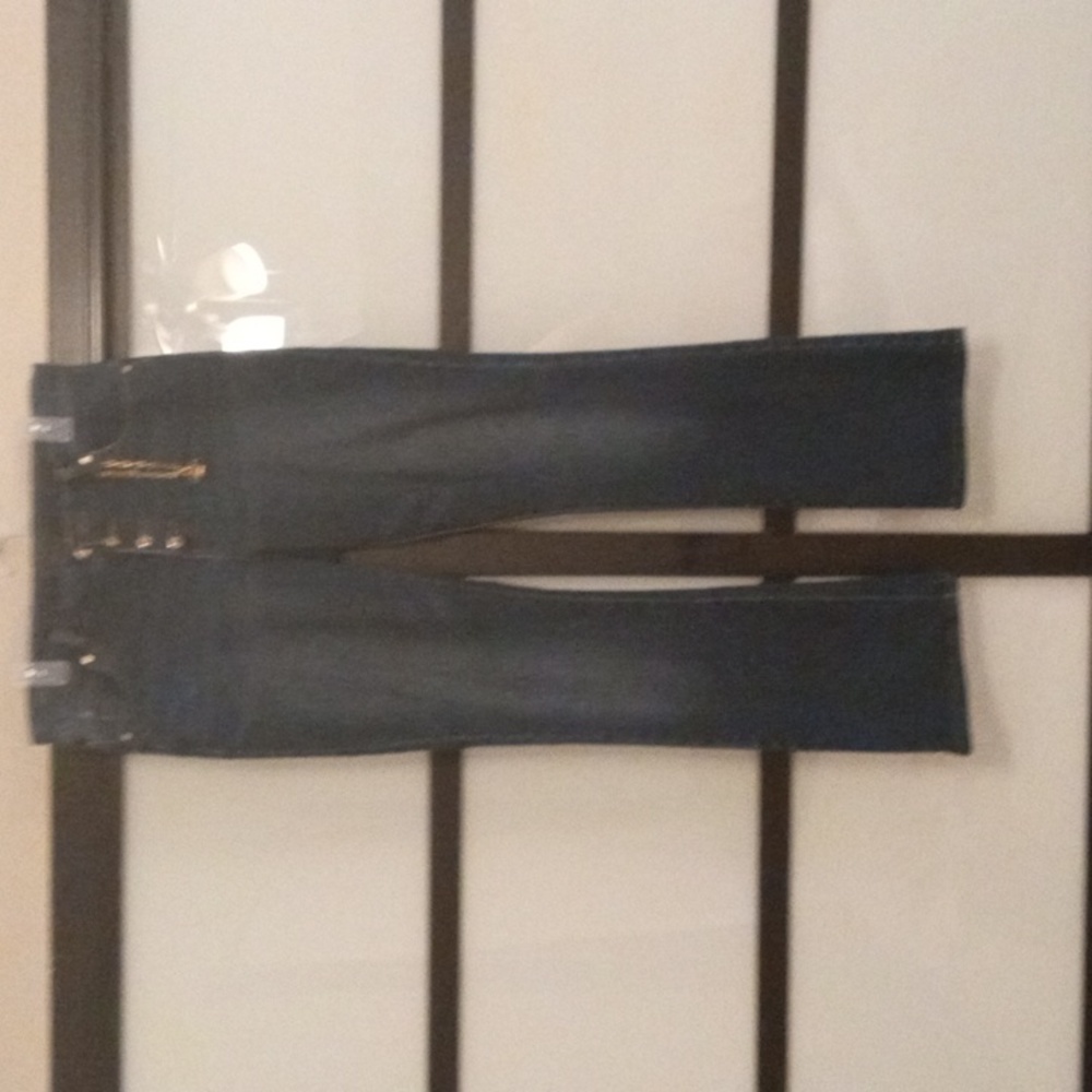 Jeans with ring